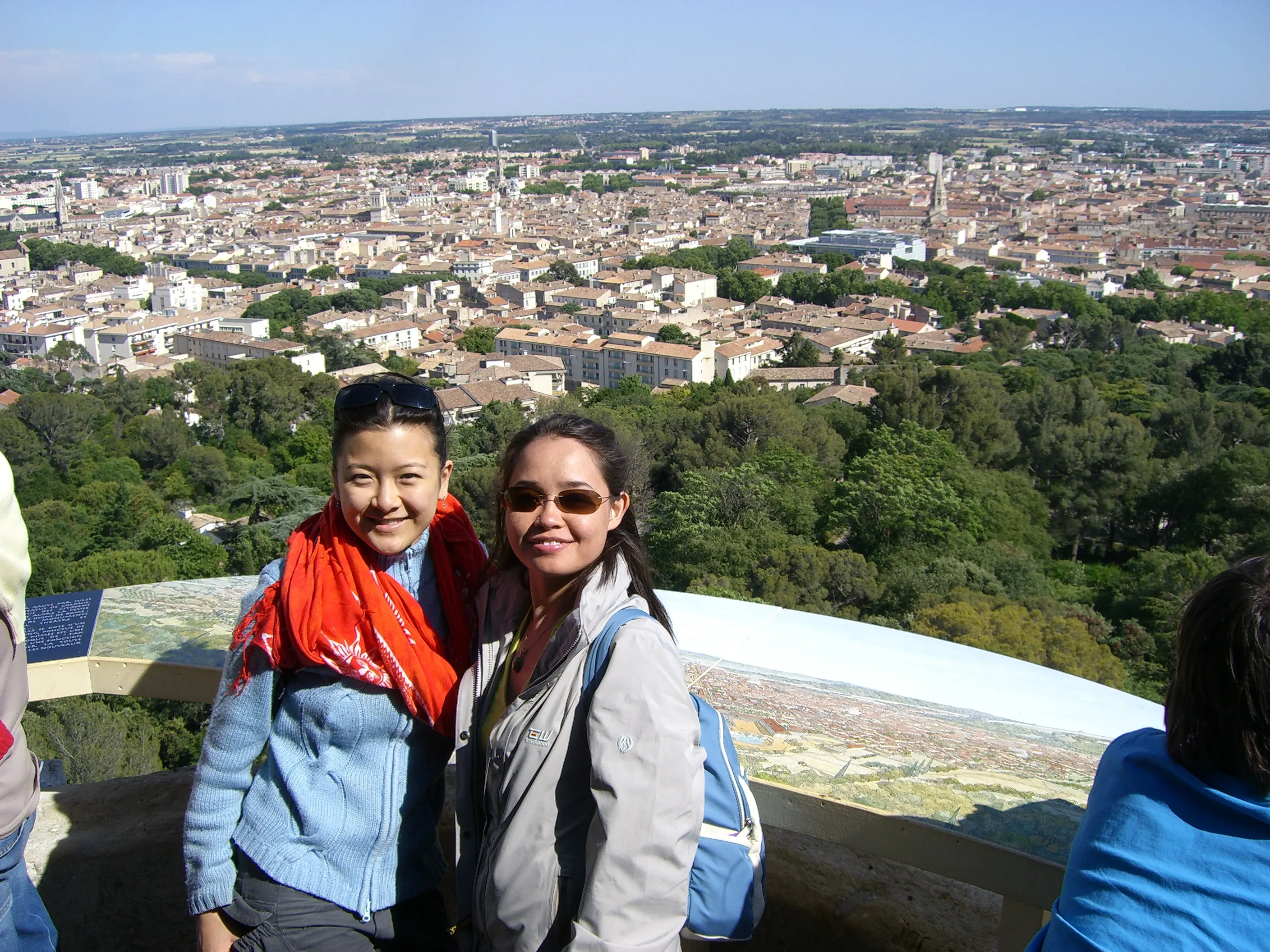 2006 Jun - Met a Taiwanese movie maker, his daugher Christine studied in Paris travelled with her family to Nîmes - Tour Magne - Nîmes